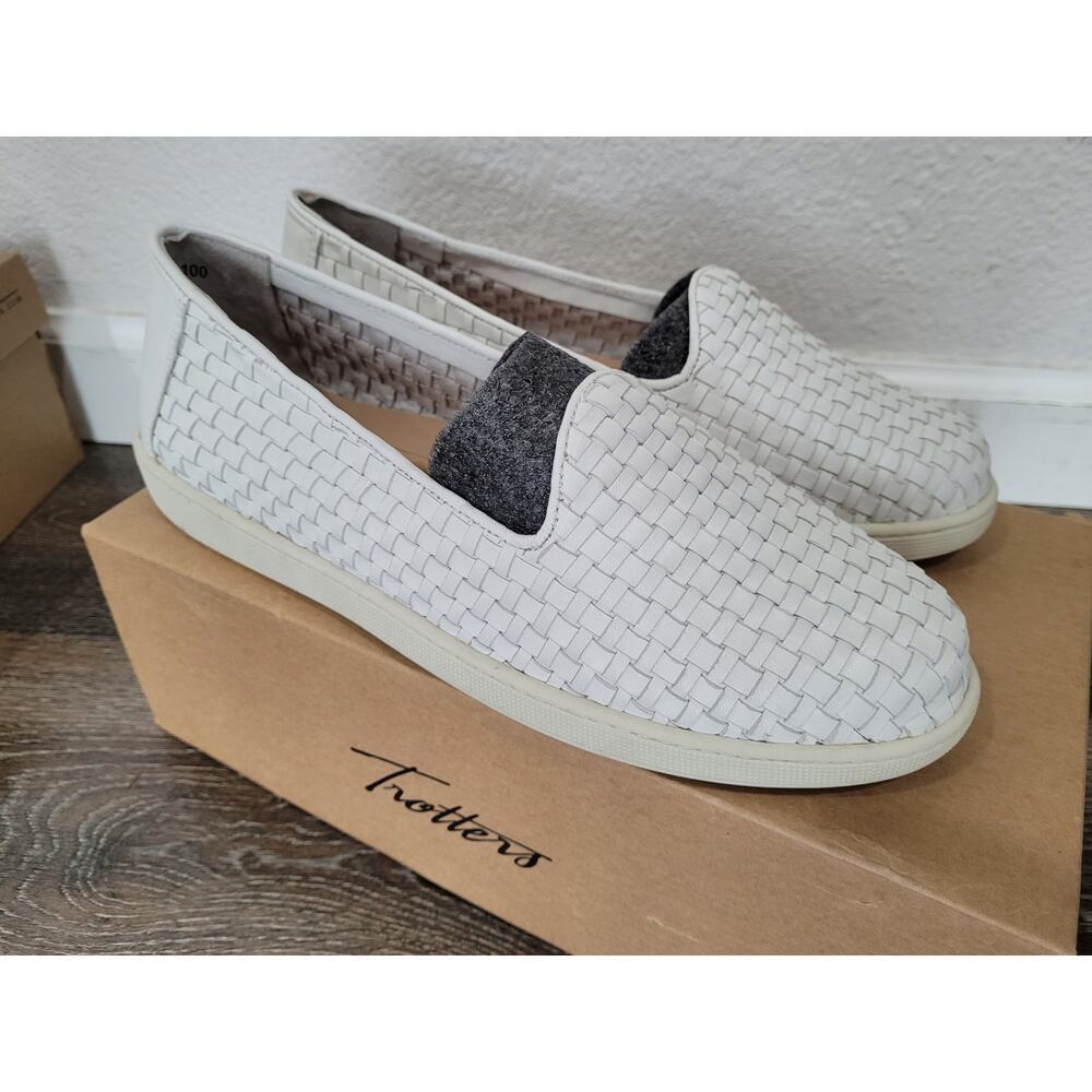 Trotters Women's Adelina Slip-On Sneaker White 10 WW